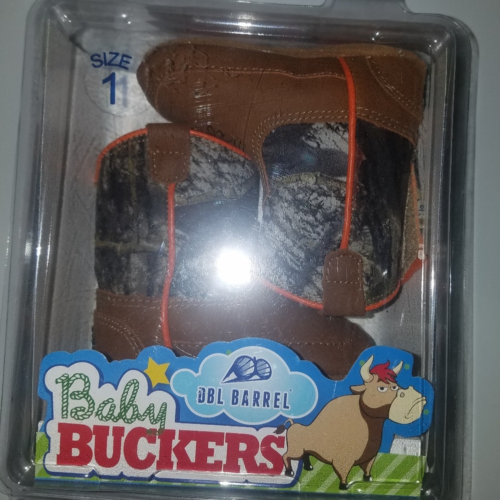 Baby buckers cowboy boots size 1